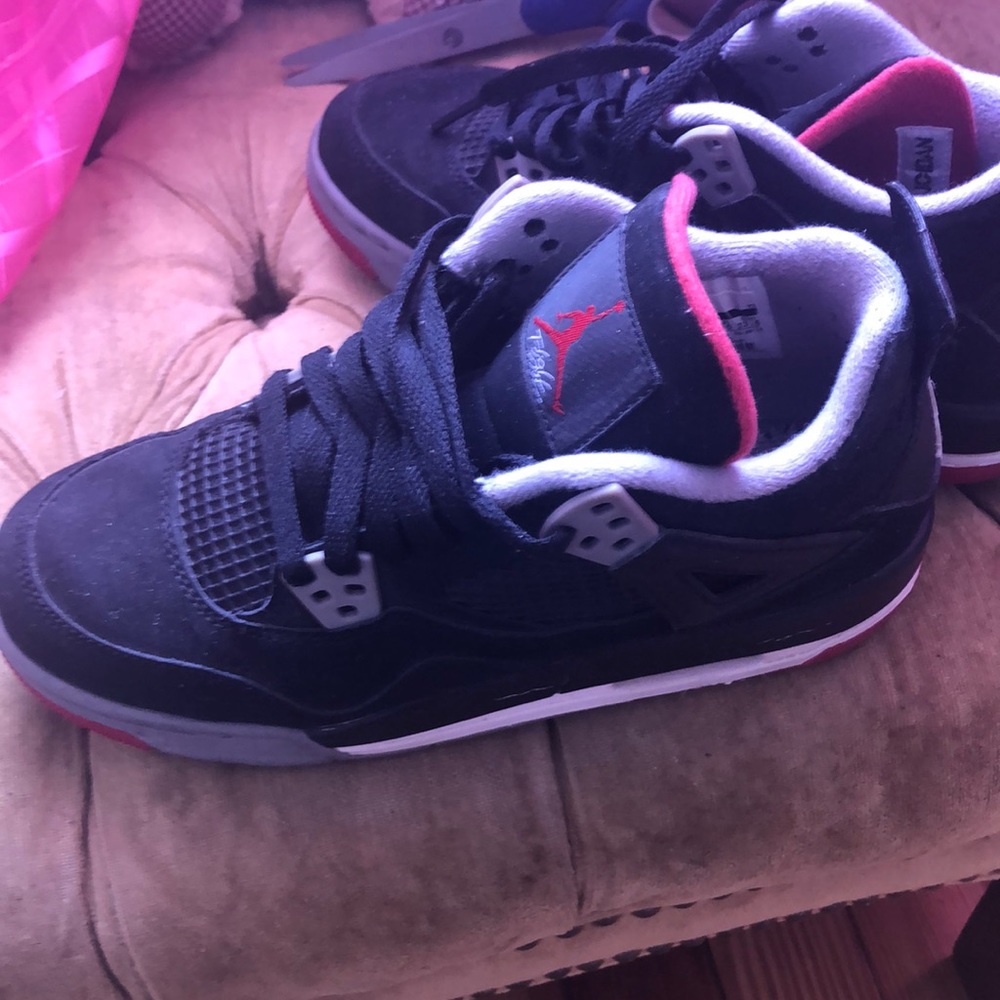 Jordan 4’s size 5Y iN US .